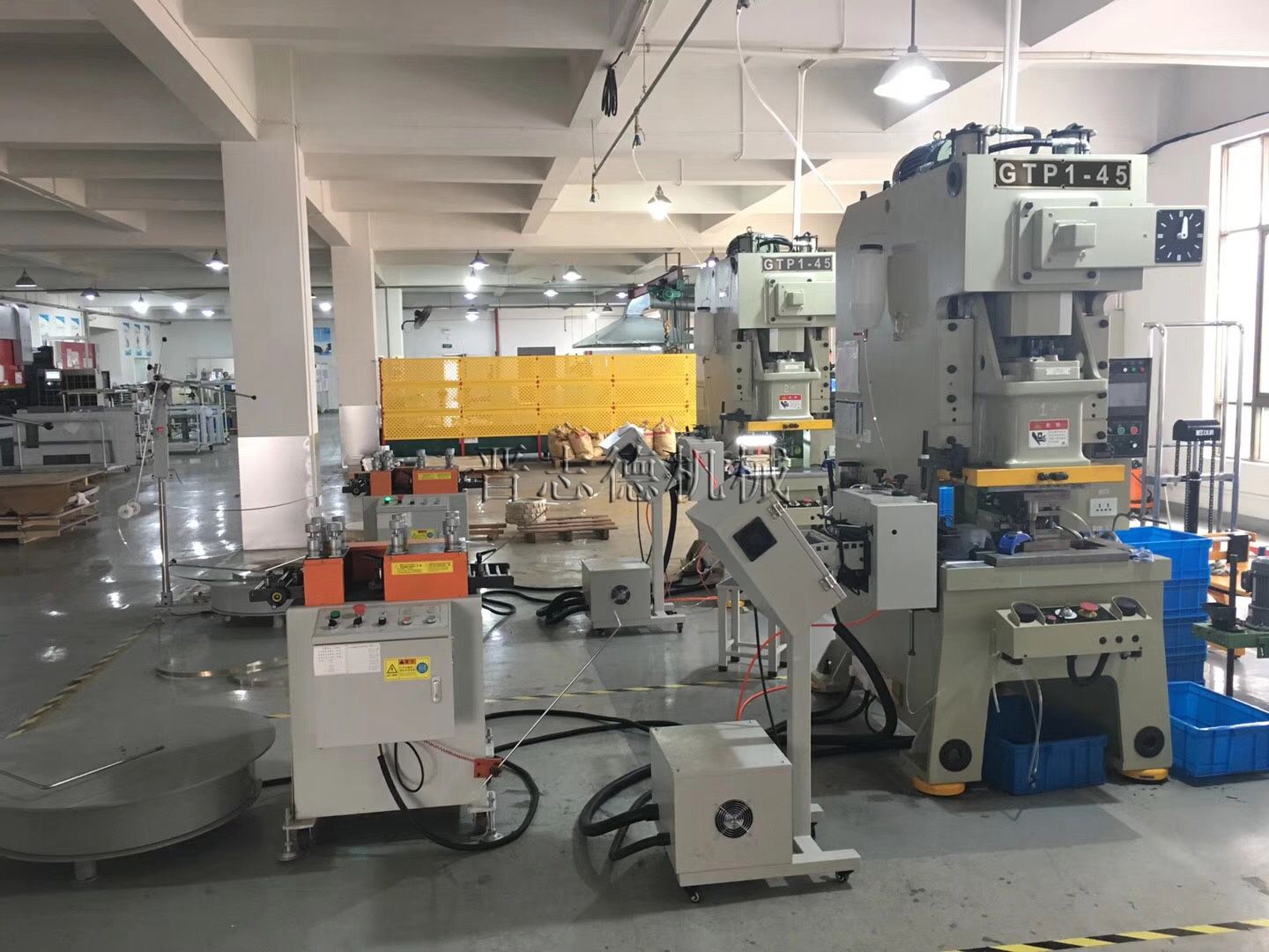 卷材沖床自動化生產線